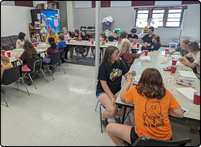 Group of kids in art club.